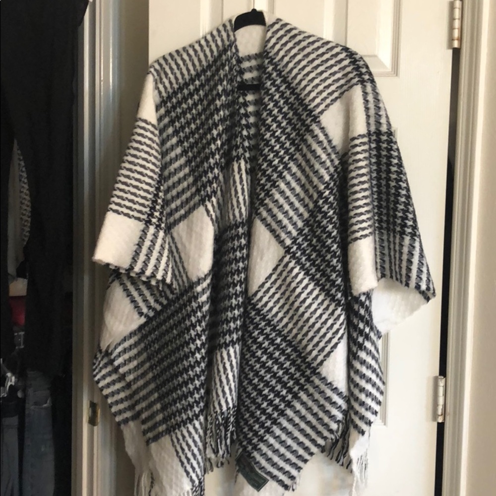 Blanket poncho with fringe